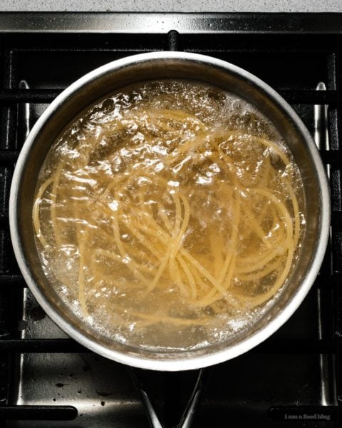 When you’re craving a bowl of childhood comfort with just a hint of adulting, make yourself a bowl of these garlicky brown butter parmesan noodles #recipes #dinner #easy #brownbutter #garlicnoodles #parmesan #butternoodles
