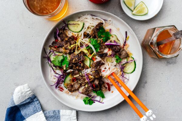 Bรบn Bรฒ Xรฃ แปt - Vietnamese Lemongrass Beef Recipe | www.iamafoodblog.com
