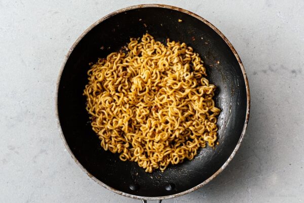 stir frying instant noodles | www.iamafoodblog.com